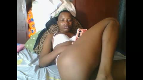 PHOEBE online show from 04-04-26, 05:06