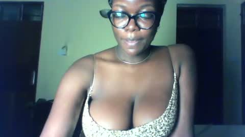 Snapshot of afrilola chatting on 06-11-26, 08:18 afrilola online show from 06-11-26, 08:18