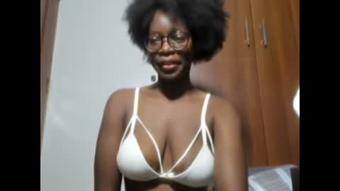 Snapshot of afro_pop chatting on 12-02-24, 12:19 Leah online show from 12-02-24, 12:19