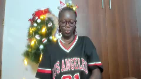 Snapshot of afro_pop chatting on 12-22-24, 03:44 Leah online show from 12-22-24, 03:44