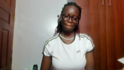 Snapshot of afro_pop chatting on 12-30-24, 04:53 Leah online show from 12-30-24, 04:53