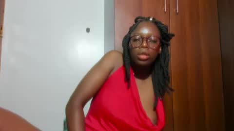 Snapshot of afro_pop chatting on 01-12-25, 06:28 Leah online show from 01-12-25, 06:28