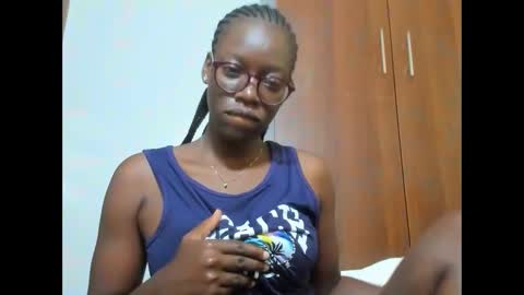 Snapshot of afro_pop chatting on 02-05-25, 04:27 Leah online show from 02-05-25, 04:27