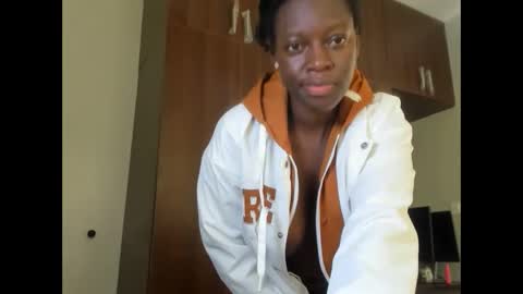 Snapshot of afro_pop chatting on 02-22-25, 06:28 Leah online show from 02-22-25, 06:28