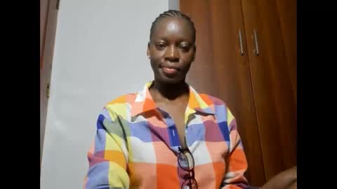 Snapshot of afro_pop chatting on 02-24-25, 12:41 Leah online show from 02-24-25, 12:41