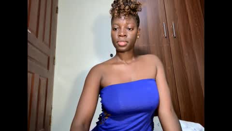 Snapshot of afro_pop chatting on 09-19-25, 02:02 Leah online show from 09-19-25, 02:02