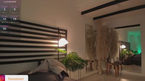 Snapshot of afrodita__25 chatting on 12-10-24, 01:11 Emma online show from 12-10-24, 01:11