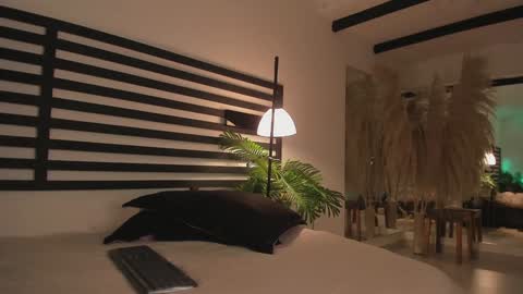 Snapshot of afrodita__25 chatting on 01-10-25, 12:27 Emma online show from 01-10-25, 12:27