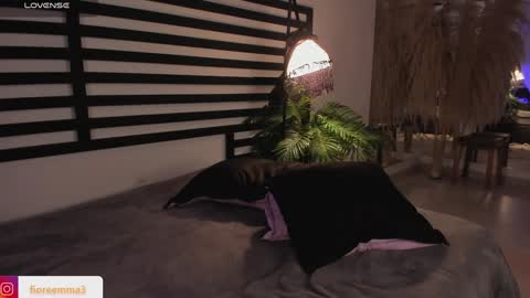 Snapshot of afrodita__25 chatting on 01-12-25, 12:49 Emma online show from 01-12-25, 12:49