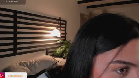 Snapshot of afrodita__25 chatting on 01-23-25, 02:12 Emma online show from 01-23-25, 02:12