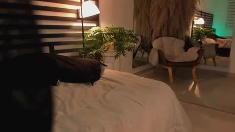 Snapshot of afrodita__25 chatting on 02-13-25, 01:19 Emma online show from 02-13-25, 01:19