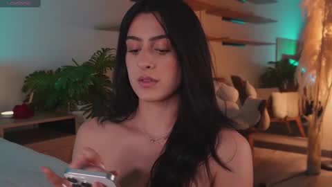 Snapshot of afrodita__25 chatting on 03-04-25, 11:54 Emma online show from 03-04-25, 11:54