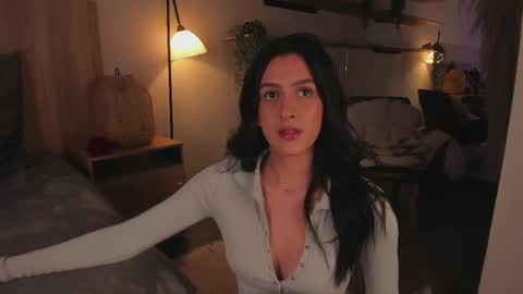 Snapshot of afrodita__25 chatting on 03-12-25, 10:17 Emma online show from 03-12-25, 10:17