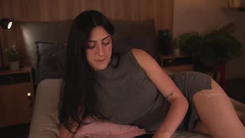 Snapshot of afrodita__25 chatting on 09-18-25, 01:18 Emma online show from 09-18-25, 01:18