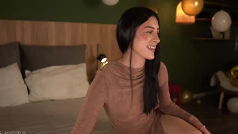 Snapshot of afrodita__25 chatting on 10-25-25, 10:37 Emma online show from 10-25-25, 10:37