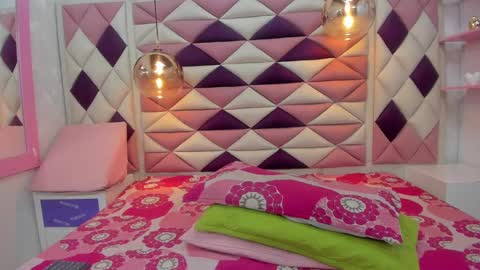 Snapshot of agata_01_ chatting on 02-25-25, 12:03 Ana online show from 02-25-25, 12:03