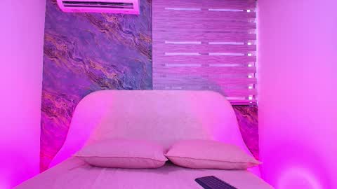 Snapshot of agata_01_ chatting on 11-18-25, 12:31 Ana online show from 11-18-25, 12:31