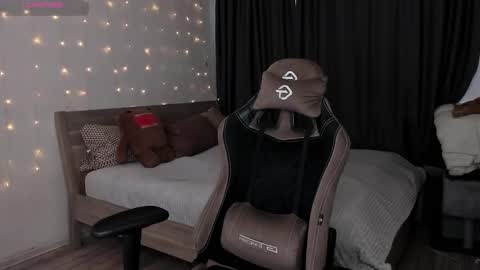 Snapshot of agata_cherry chatting on 01-27-25, 03:26 Eva online show from 01-27-25, 03:26