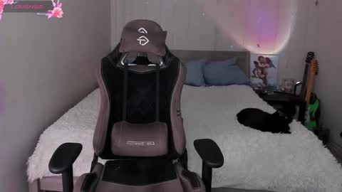 Eva online show from 11-28-25, 07:22