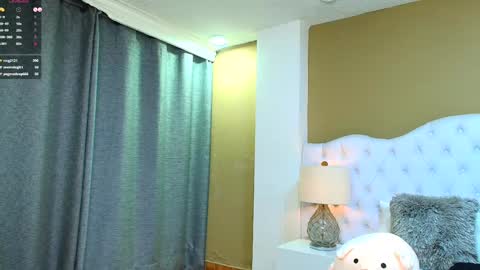 Snapshot of agatha_lenon chatting on 12-18-24, 10:57 Agatha online show from 12-18-24, 10:57