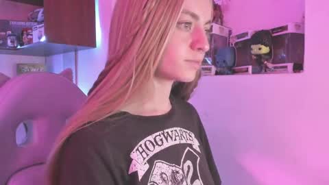 Snapshot of agathaa_ks_ chatting on 01-09-25, 10:09 Camila     2 online show from 01-09-25, 10:09