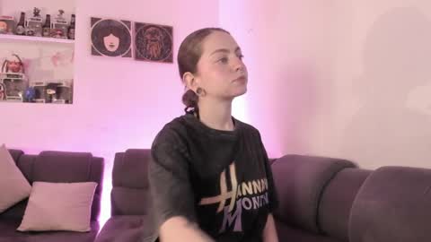 Camila     2 online show from 04-02-26, 12:08