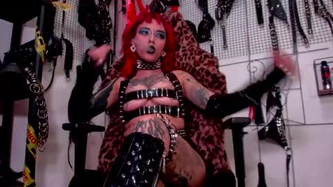 Agatha Fox online show from 12-21-24, 06:44