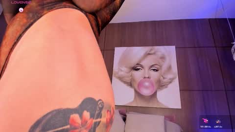 Snapshot of agattaduque chatting on 10-27-25, 12:04    online show from 10-27-25, 12:04