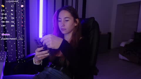 Snapshot of agelina_summer chatting on 12-31-24, 06:16 Agelina Lilly Laura online show from 12-31-24, 06:16
