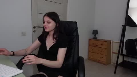 Snapshot of agelina_summer chatting on 01-04-25, 11:38 Agelina Lilly Laura online show from 01-04-25, 11:38