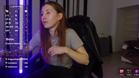 Snapshot of agelina_summer chatting on 01-18-25, 06:21 Agelina Lilly Laura online show from 01-18-25, 06:21