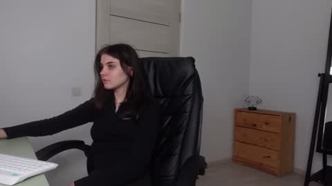 Snapshot of agelina_summer chatting on 01-18-25, 09:24 Agelina Lilly Laura online show from 01-18-25, 09:24