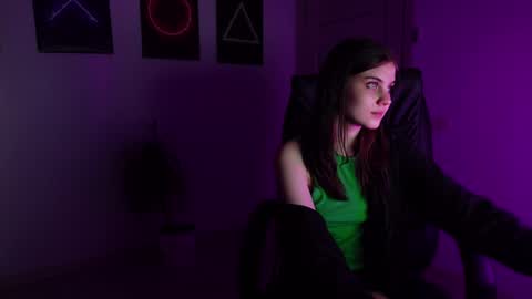 Snapshot of agelina_summer chatting on 01-21-25, 07:50 Agelina Lilly Laura online show from 01-21-25, 07:50