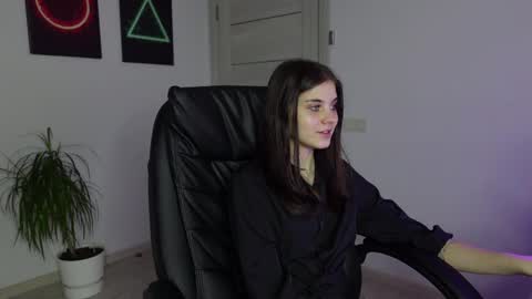 Snapshot of agelina_summer chatting on 01-22-25, 01:42 Agelina Lilly Laura online show from 01-22-25, 01:42