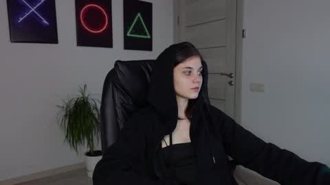Snapshot of agelina_summer chatting on 01-27-25, 08:29 Agelina Lilly Laura online show from 01-27-25, 08:29