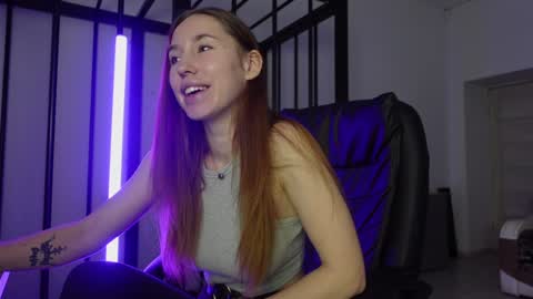 Snapshot of agelina_summer chatting on 02-08-25, 02:38 Agelina Lilly Laura online show from 02-08-25, 02:38