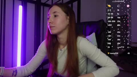 Snapshot of agelina_summer chatting on 02-10-25, 02:59 Agelina Lilly Laura online show from 02-10-25, 02:59