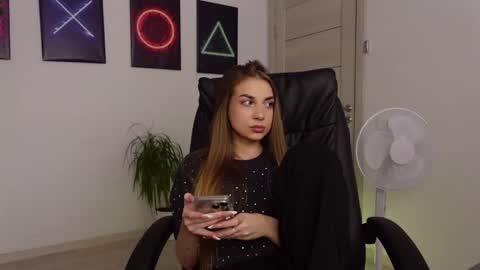 Snapshot of agelina_summer chatting on 02-15-25, 09:49 Agelina Lilly Laura online show from 02-15-25, 09:49