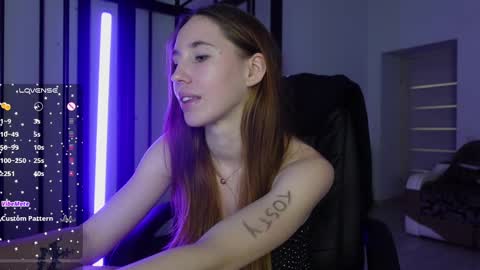 Snapshot of agelina_summer chatting on 02-15-25, 07:06 Agelina Lilly Laura online show from 02-15-25, 07:06