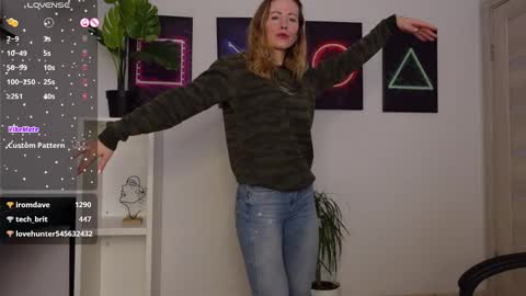 Snapshot of agelina_summer chatting on 02-19-25, 10:56 Agelina Lilly Laura online show from 02-19-25, 10:56