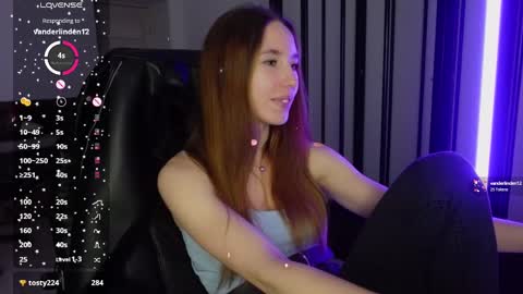 Snapshot of agelina_summer chatting on 02-20-25, 01:03 Agelina Lilly Laura online show from 02-20-25, 01:03