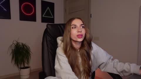 Snapshot of agelina_summer chatting on 02-20-25, 06:46 Agelina Lilly Laura online show from 02-20-25, 06:46