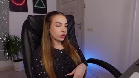 Snapshot of agelina_summer chatting on 02-23-25, 09:11 Agelina Lilly Laura online show from 02-23-25, 09:11