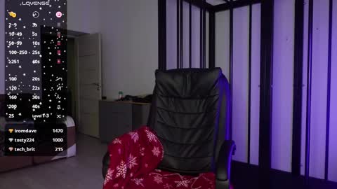 Snapshot of agelina_summer chatting on 02-25-25, 12:14 Agelina Lilly Laura online show from 02-25-25, 12:14