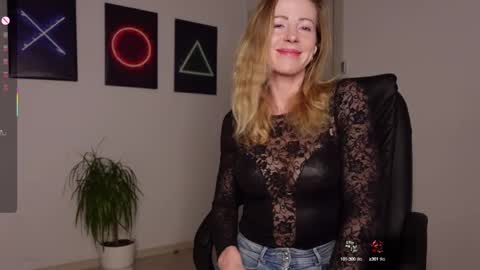 Snapshot of agelina_summer chatting on 03-01-25, 06:57 Agelina Lilly Laura online show from 03-01-25, 06:57