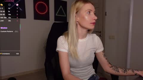 Snapshot of agelina_summer chatting on 03-12-25, 07:02 Agelina Lilly Laura online show from 03-12-25, 07:02