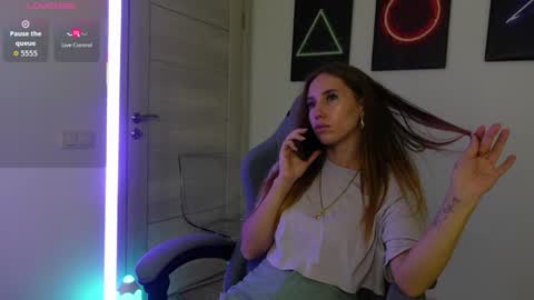 Snapshot of agelina_summer chatting on 09-11-25, 01:33 Agelina Lilly Laura online show from 09-11-25, 01:33