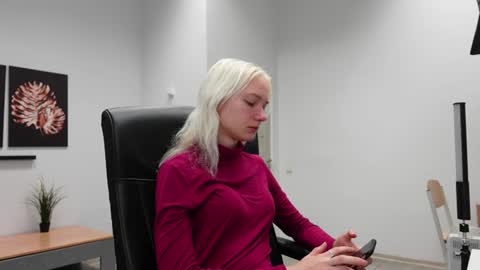 Snapshot of agelina_summer chatting on 09-20-25, 05:52 Agelina Lilly Laura online show from 09-20-25, 05:52