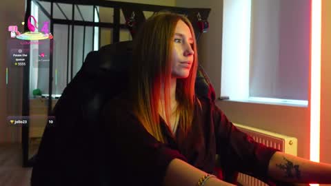 Snapshot of agelina_summer chatting on 10-12-25, 02:05 Agelina Lilly Laura online show from 10-12-25, 02:05