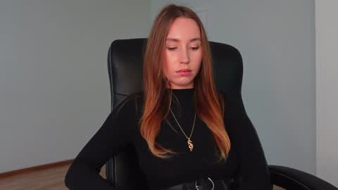 Snapshot of agelina_summer chatting on 10-21-25, 02:07 Agelina Lilly Laura online show from 10-21-25, 02:07